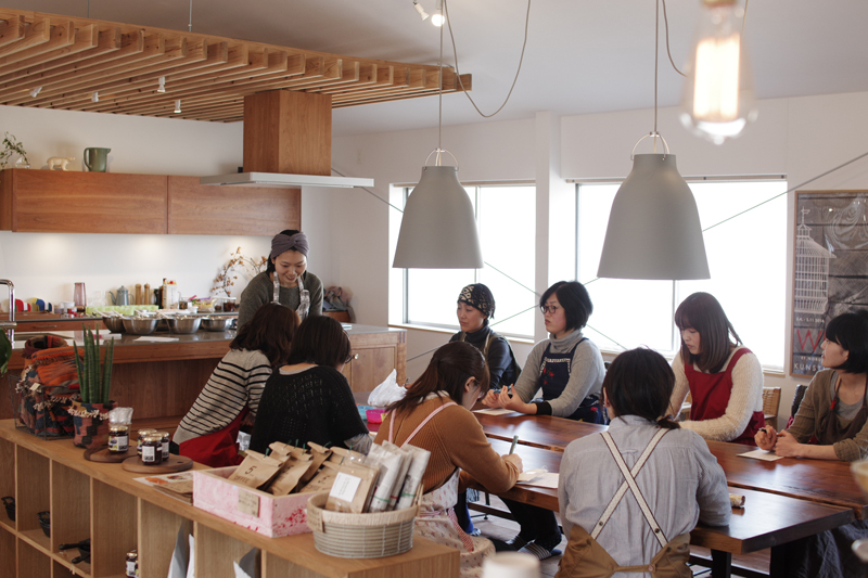 title: noah × LIBERTA COFFEE｜2016.02.11 | Page No,85 | No.4 | sync-furniture | 株式会社 SYNC | 福岡県 家具工房 | オーダーメイドキッチン