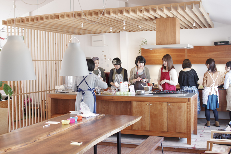 title: noah × LIBERTA COFFEE｜2016.02.11 | Page No,85 | No.6 | sync-furniture | 株式会社 SYNC | 福岡県 家具工房 | オーダーメイドキッチン