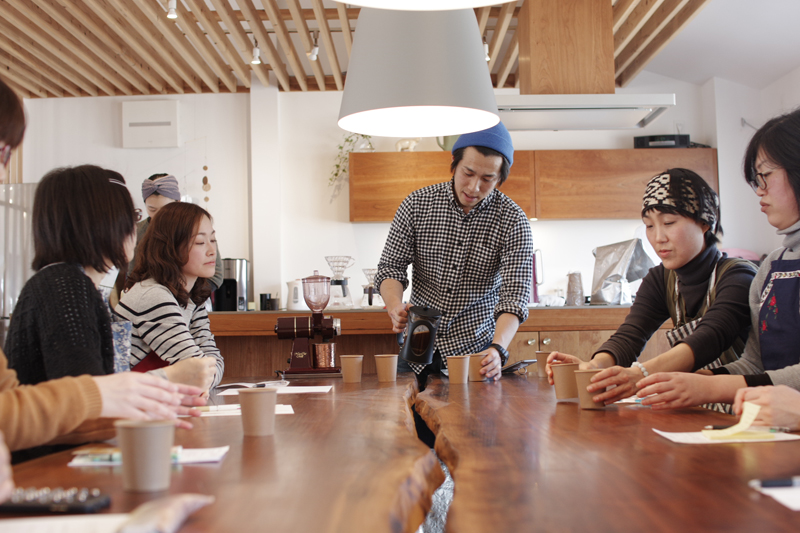 title: noah × LIBERTA COFFEE｜2016.02.11 | Page No,85 | No.9 | sync-furniture | 株式会社 SYNC | 福岡県 家具工房 | オーダーメイドキッチン