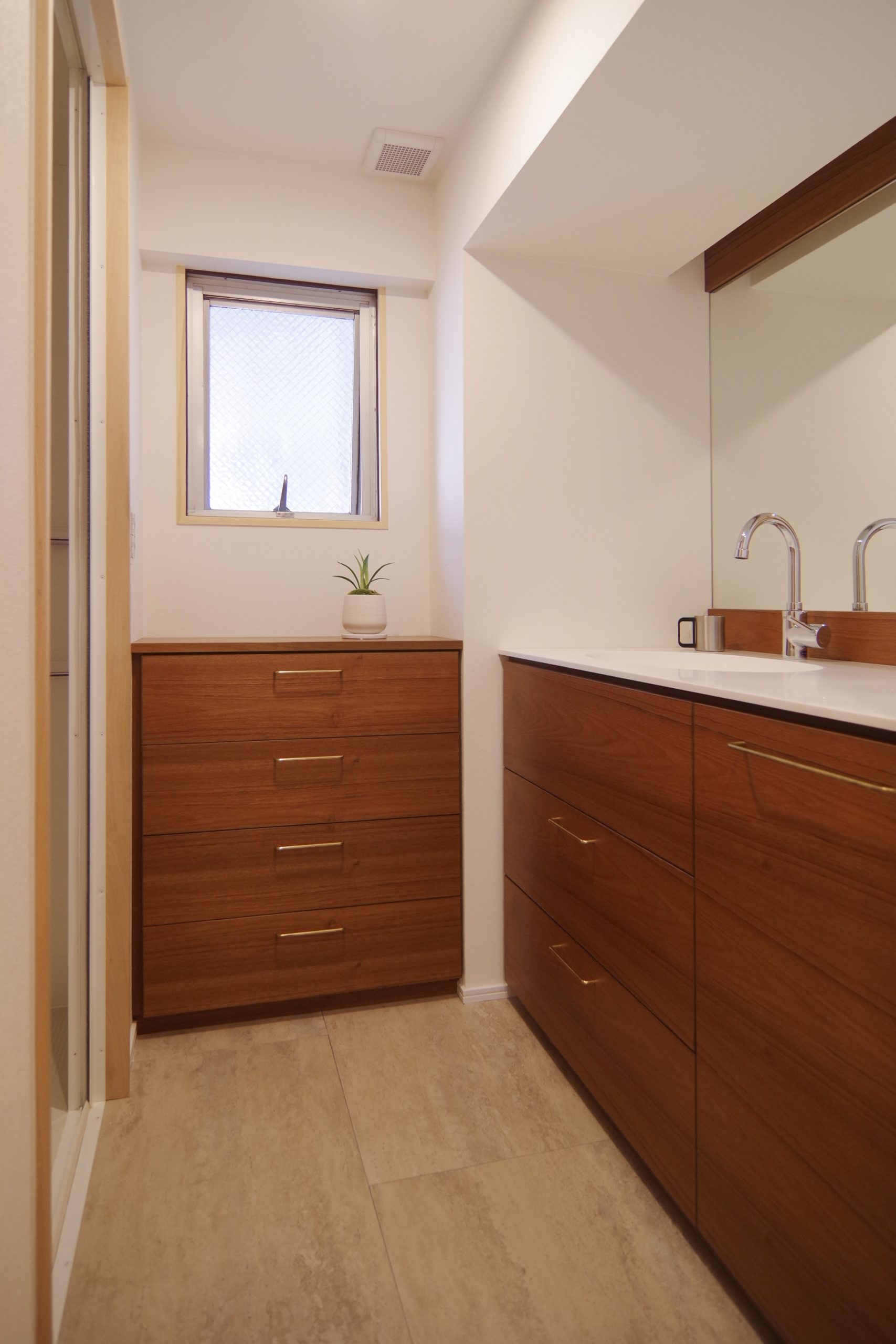 title: RENOVATION 05｜マンション | Page No,120 | No.34 | sync-furniture | 株式会社 SYNC | 福岡県 家具工房 | オーダーメイドキッチン