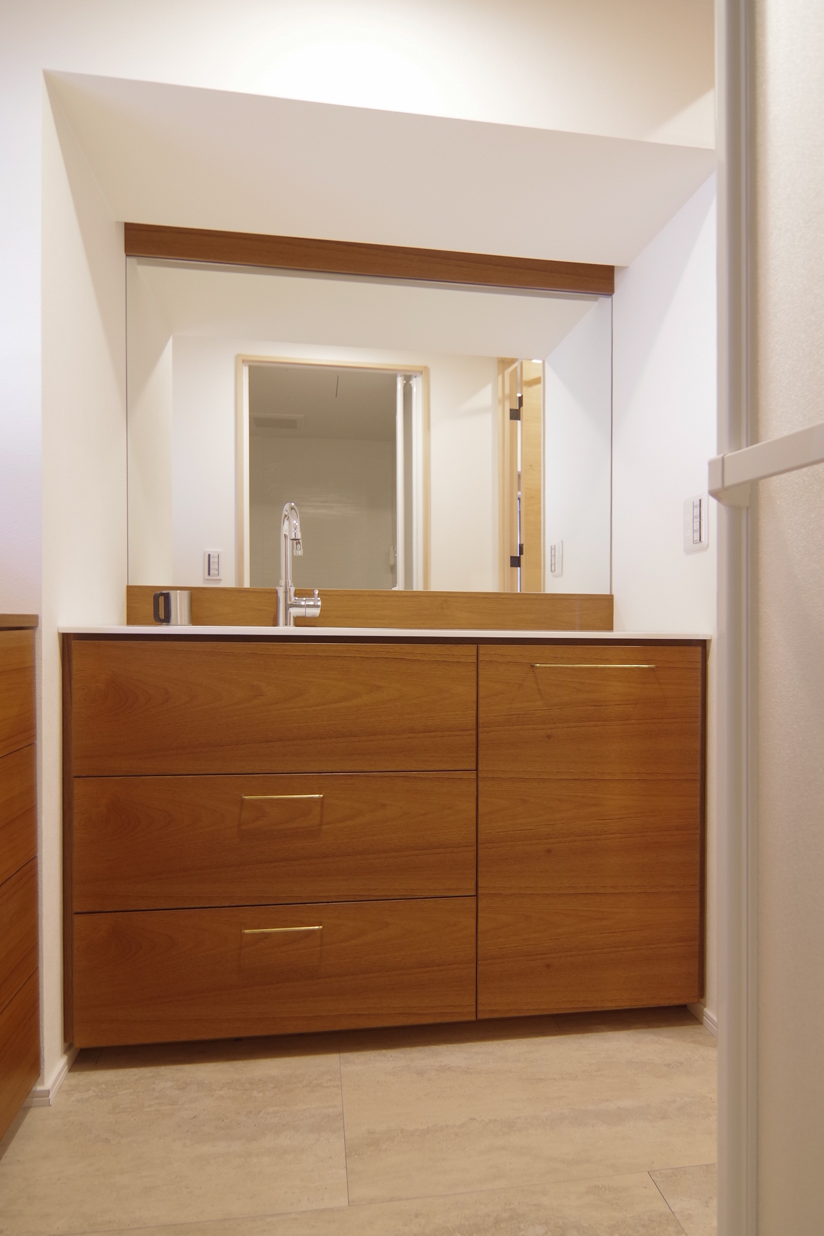 title: RENOVATION 05｜マンション | Page No,120 | No.33 | sync-furniture | 株式会社 SYNC | 福岡県 家具工房 | オーダーメイドキッチン