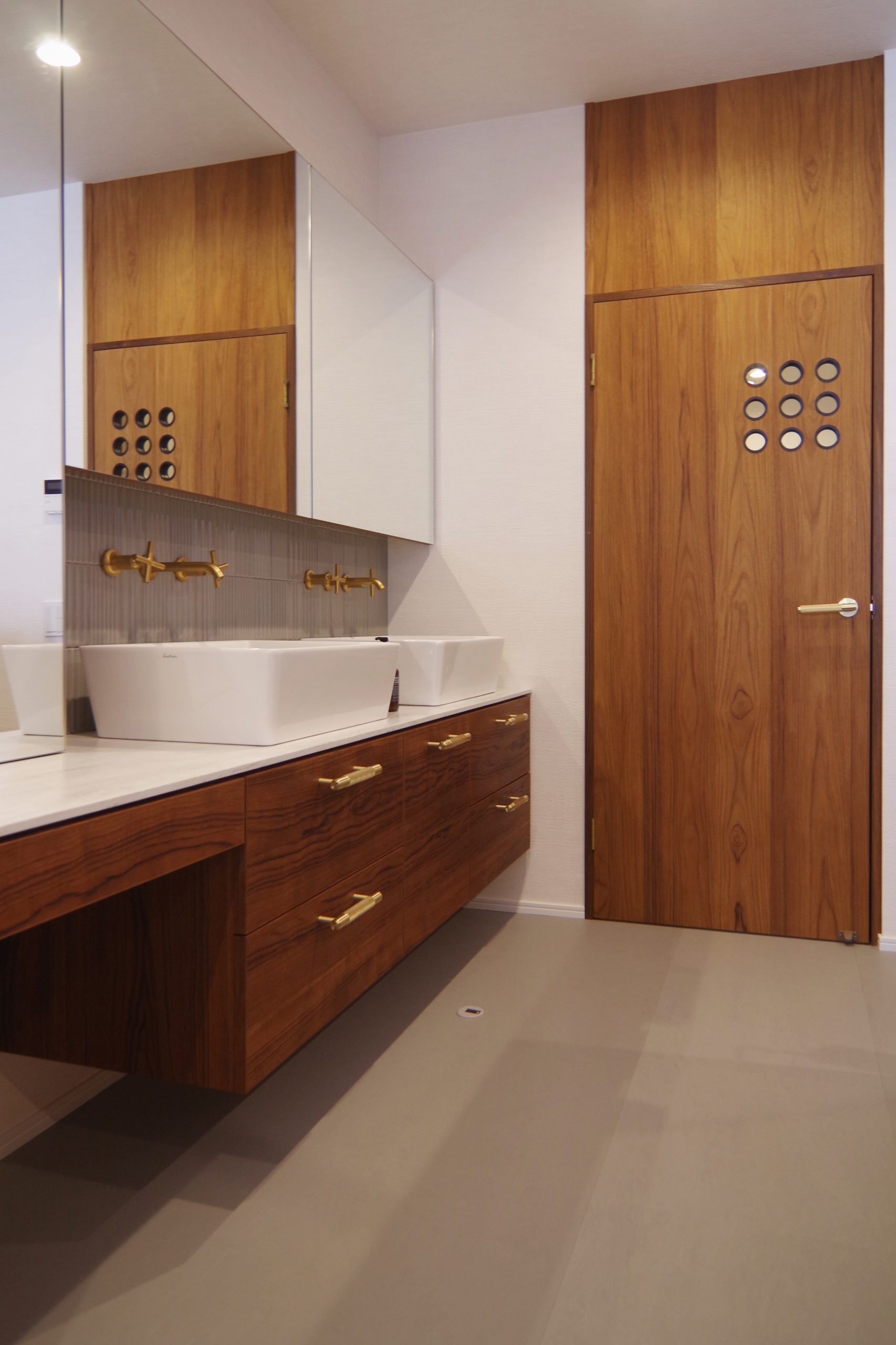 title: RENOVATION 07｜マンション | Page No,235 | No.21 | sync-furniture | 株式会社 SYNC | 福岡県 家具工房 | オーダーメイドキッチン