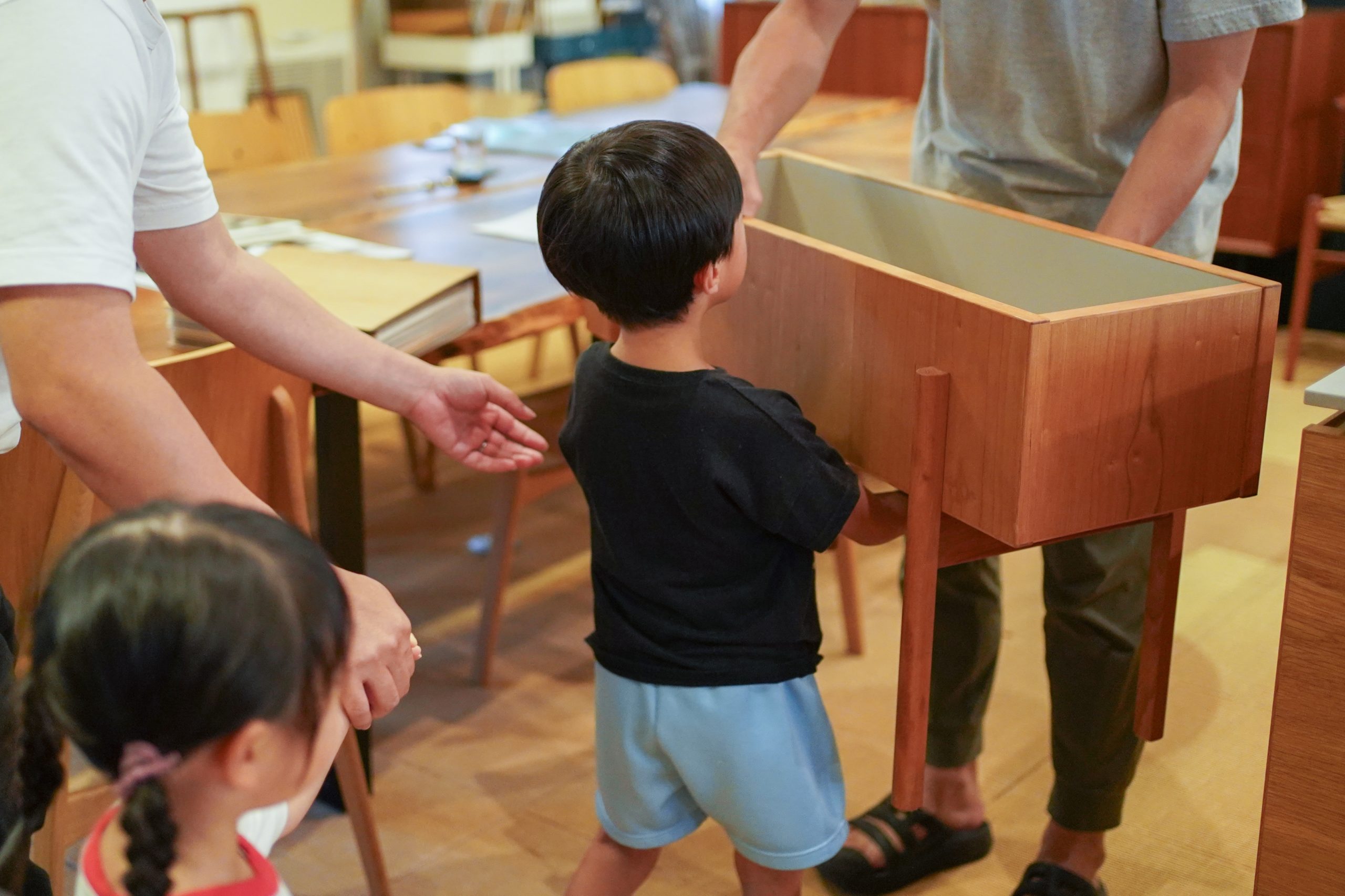 title: 09.13｜ラジオがつないだご縁と贈呈式 | Page No,610 | No.1 | sync-furniture | 株式会社 SYNC | 福岡県 家具工房 | オーダーメイドキッチン