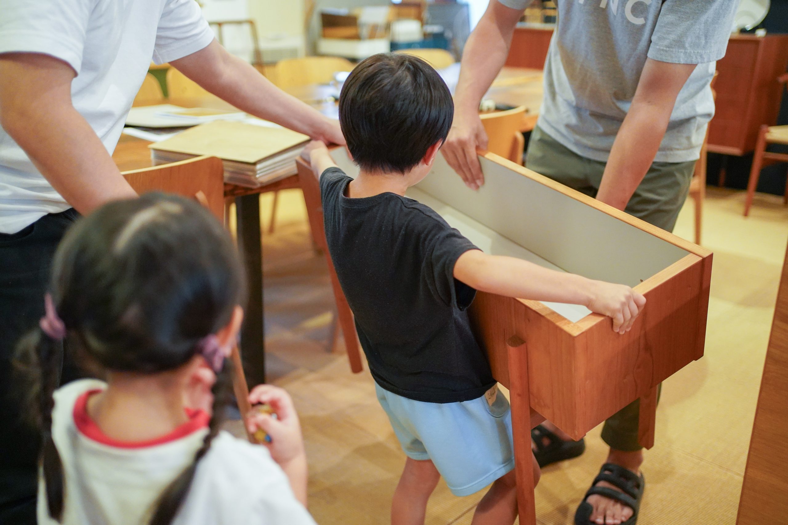 title: 09.13｜ラジオがつないだご縁と贈呈式 | Page No,610 | No.2 | sync-furniture | 株式会社 SYNC | 福岡県 家具工房 | オーダーメイドキッチン