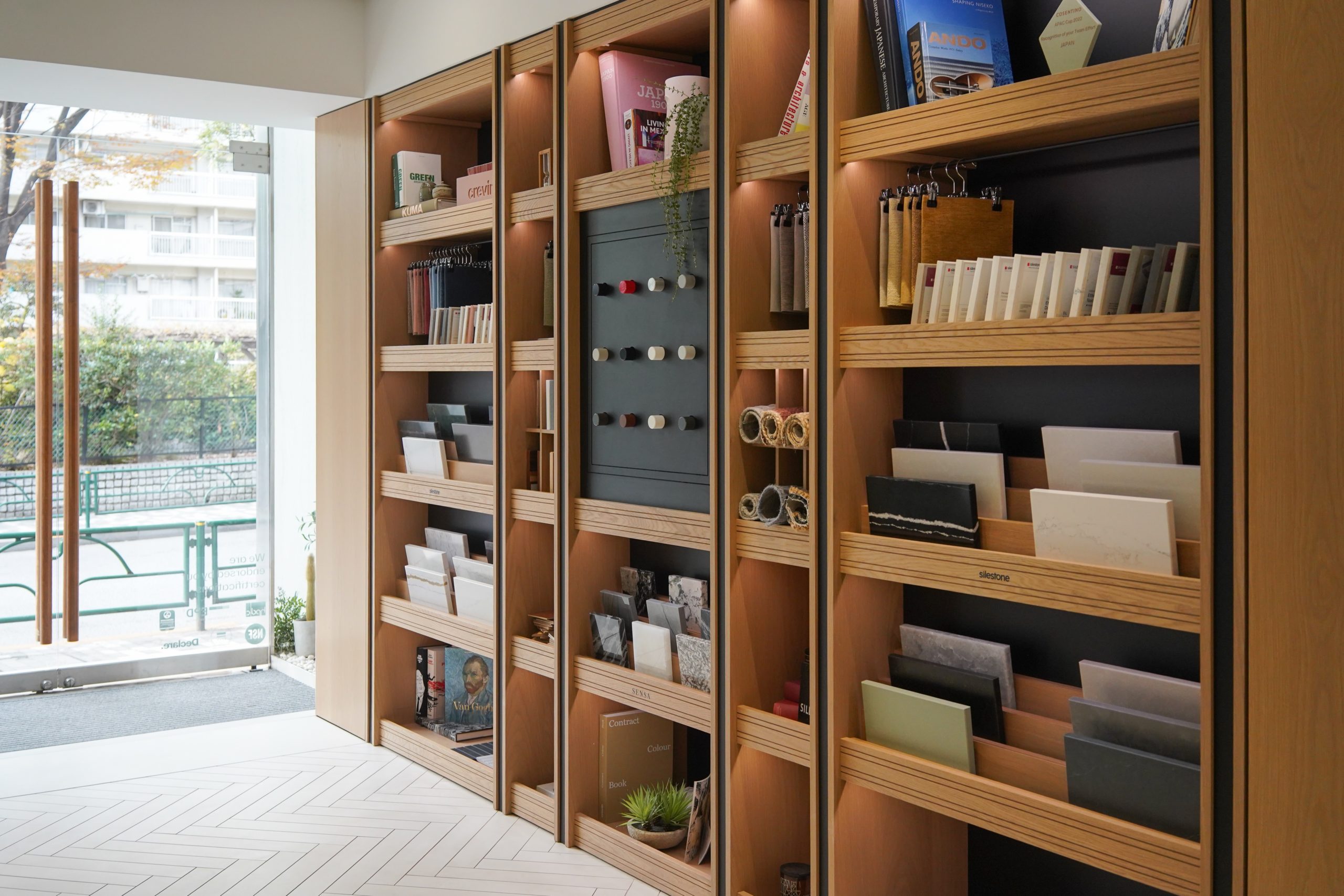 title: 12.10｜コセンティーノシティ東京の訪問 | Page No,636 | No.1 | sync-furniture | 株式会社 SYNC | 福岡県 家具工房 | オーダーメイドキッチン